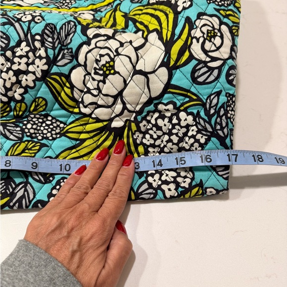 Vera Bradley – Island Blooms Travel Set - Picture 2 of 14